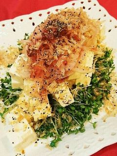 胡麻油香る~梅肉玉ねぎと豆腐の和風サラダ-レシピのメイン写真