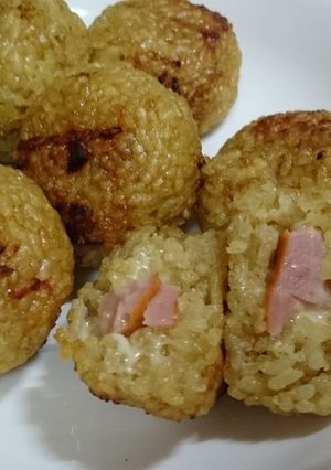 カレー味焼おにぎり！チーズウィンナー入り-レシピのメイン写真