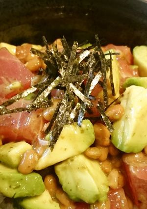 混ぜるだけで絶品！アボカド納豆マグロ丼-レシピのメイン写真