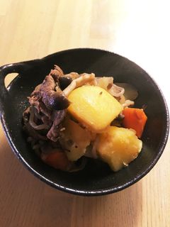 ストウブ鍋で簡単無水ダシダ肉じゃが-レシピのメイン写真