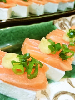 遊び心【サーモンやっこ寿司〜冷奴〜】-レシピのメイン写真