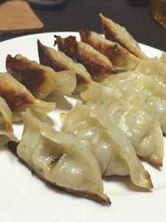 簡単!野菜多めのジューシーパリパリ餃子!-レシピのメイン写真
