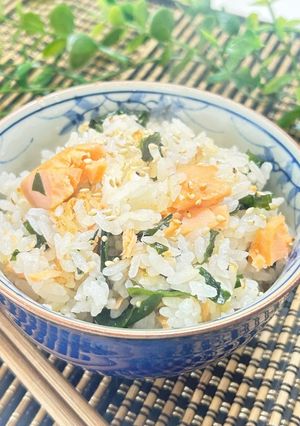 香ばし鮭と磯香るわかめの炊き込みご飯-レシピのメイン写真