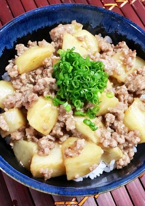 ダシダが決めて☆揚げじゃがそぼろ丼-レシピのメイン写真