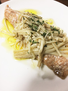 簡単!秋鮭ときのこの蒸し焼きフライパンで-レシピのメイン写真