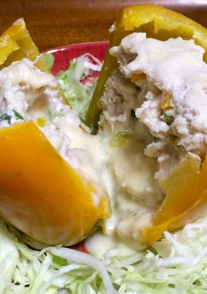 丸ごとパプリカの肉詰め-レシピのメイン写真
