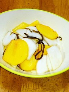 柿だってつまみに!柿とかぶの塩昆布和え-レシピのメイン写真