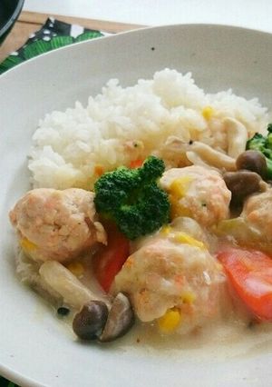 ご飯にかける派の☆鮭団子クリームシチュー-レシピのメイン写真