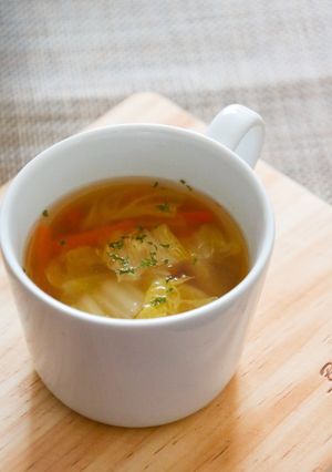 朝食にも✨白菜とニンジンのコンソメスープ-レシピのメイン写真