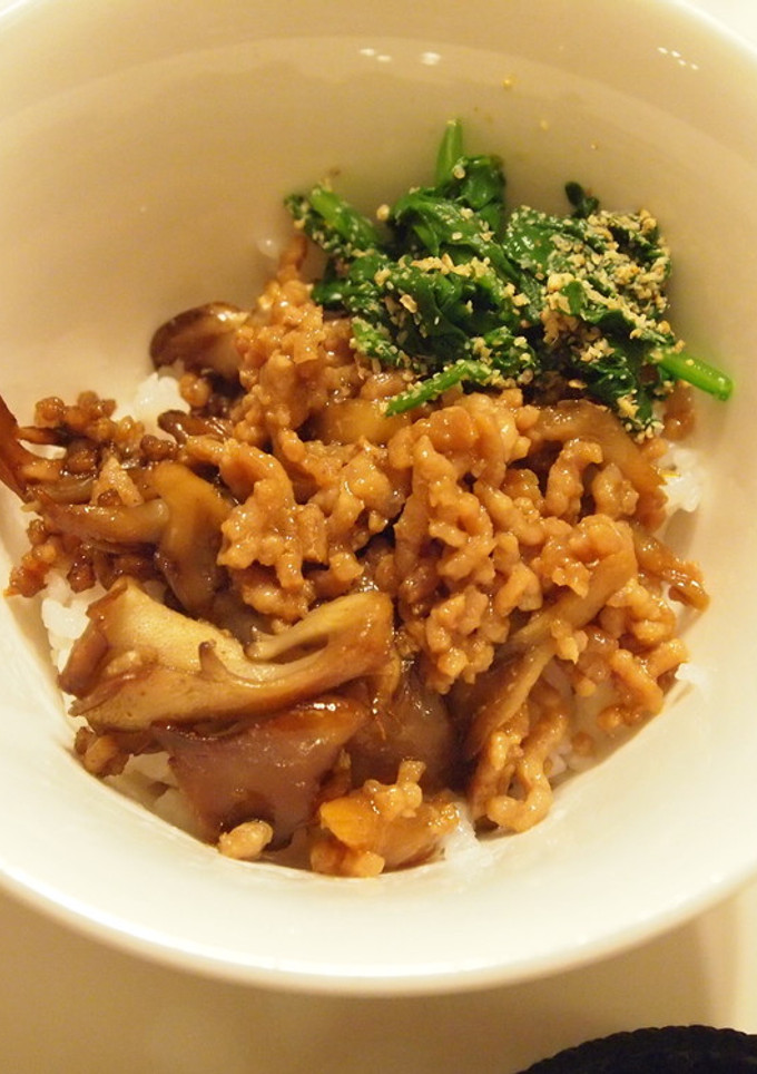 甘辛ウマい♡マイタケ豚そぼろのやみつき丼-レシピのメイン写真