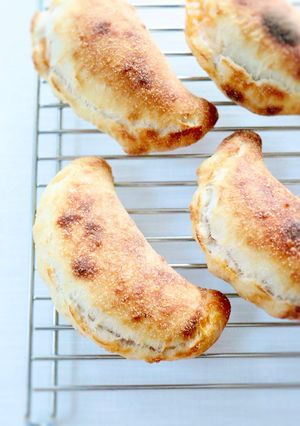 包み焼きピザ【カルツォーネ（マルゲリータ-レシピのメイン写真