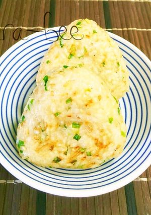 旨いっ♡にんにくチーズしらす焼きおにぎり-レシピのメイン写真