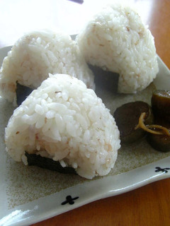 【梅こぶ茶で】おかかおにぎり♪超簡単!-レシピのメイン写真