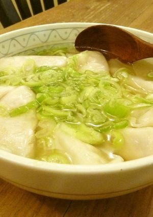 寒い朝にレンジで簡単♪冷凍餃子スープ-レシピのメイン写真