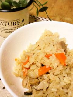 ぱぱっと!鳥肉とキノコの炊き込みご飯-レシピのメイン写真