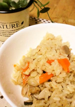 ぱぱっと！鳥肉とキノコの炊き込みご飯-レシピのメイン写真