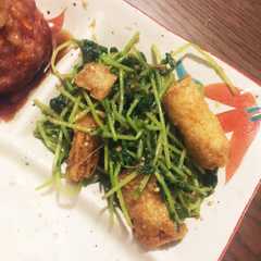 รูปของ 豆苗と油揚げのごまあえ