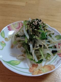 豆苗もやしワカメで簡単ナムル-レシピのメイン写真