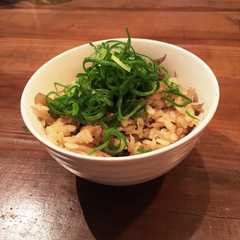 รูปของ ダシダで牛ごぼう炊き込みご飯