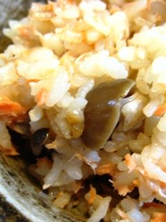 甘塩鮭ときのこの炊き込みご飯-レシピのメイン写真