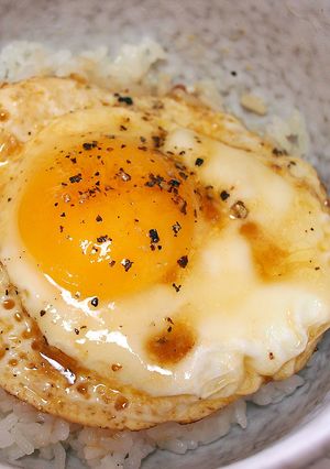 忙しい時に助かる絶品目玉焼き丼-レシピのメイン写真