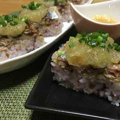 รูปของ 焼きサンマの箱めし♡おろしあん添え
