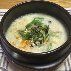 รูปของ 牛肉入り茶巾卵の豆乳クッパ♡