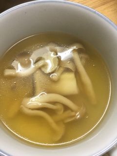 シンプル・きのこのコンソメスープ-レシピのメイン写真