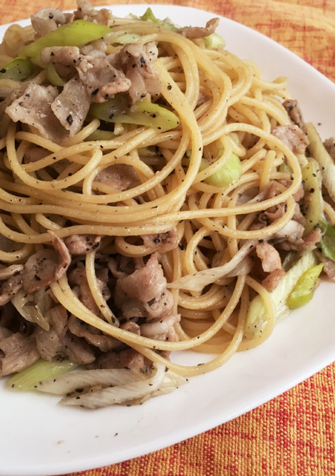 あごだしで！豚肉とネギの黒ごまパスタ-レシピのメイン写真