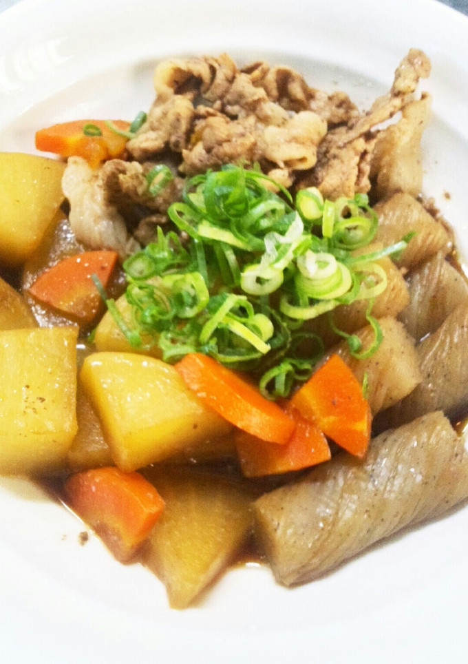 伊勢うどんつゆで、豚コマ、大根の煮物-レシピのメイン写真