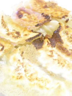 肉汁でやけどに注意♪我が家の餃子の秘密-レシピのメイン写真