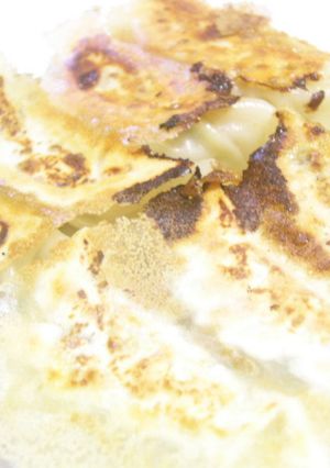 肉汁でやけどに注意♪我が家の餃子の秘密-レシピのメイン写真