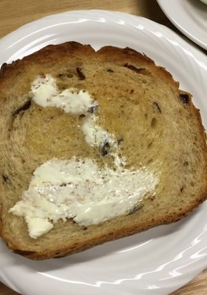 プルーン入りの食パンのトースト-レシピのメイン写真