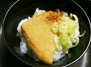 どん兵衛のきつね(あげ)で一膳丼アレンジ-レシピのメイン写真