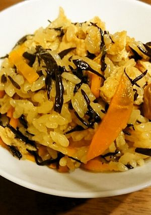 甘い☆懐かしのひじきと鶏の炊き込みご飯-レシピのメイン写真