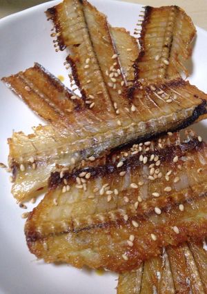 揚げ焼きでできる!太刀魚の骨せんべい-レシピのメイン写真