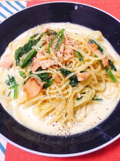 サーモンとほうれん草のクリームパスタ-レシピのメイン写真
