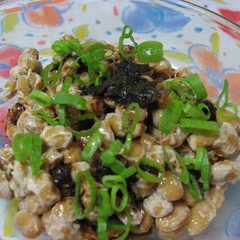 รูปของ 納豆に大葉にんにく醤油～ο～ο～ο