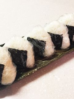 びっくり美味しい！コンビニ風塩おにぎり by claire0147