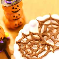A picture of ハロウィンに☆チョコペンでクモの巣の作り方.