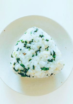シソの実おにぎり　プチプチ♪-レシピのメイン写真