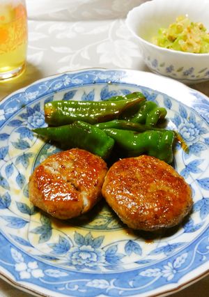 鶏ミンチとレンコンのふんわりバーグ-レシピのメイン写真