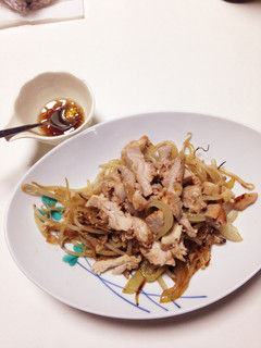 安い!モヤシと玉ねぎ ちょい肉でうま炒め-レシピのメイン写真