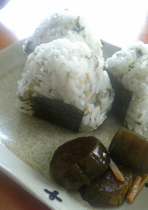 【梅こぶ茶】deゴマしそ昆布おにぎり♪-レシピのメイン写真