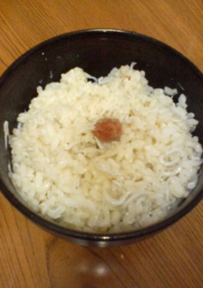 夏メシ!!梅しらすのお茶漬けご飯♪-レシピのメイン写真