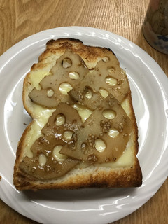 れんこんのキンピラをのせたチーズトースト-レシピのメイン写真