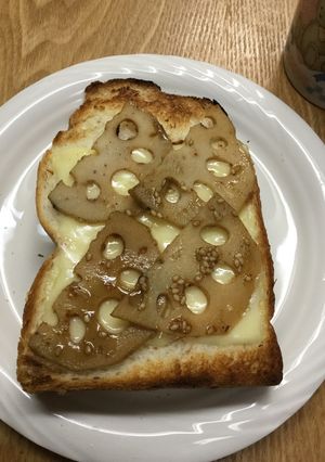 れんこんのキンピラをのせたチーズトースト-レシピのメイン写真