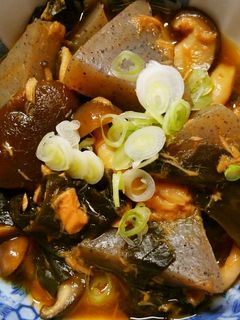 簡単!朝食にも!蒟蒻とツナとワカメの煮物-レシピのメイン写真