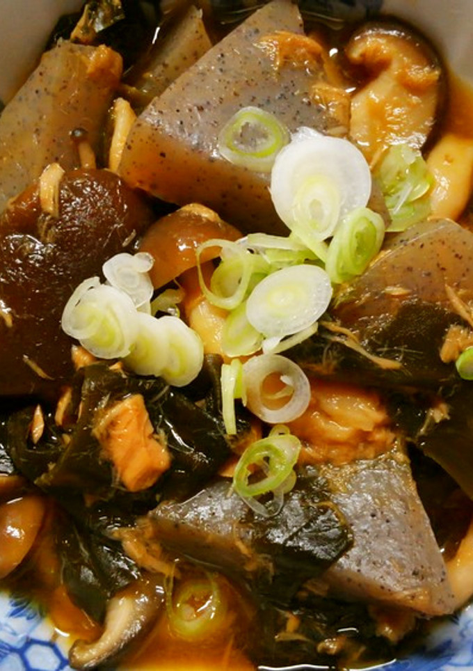 簡単！朝食にも！蒟蒻とツナとワカメの煮物-レシピのメイン写真