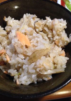 あごだしで♪鮭の炊き込みごはん-レシピのメイン写真